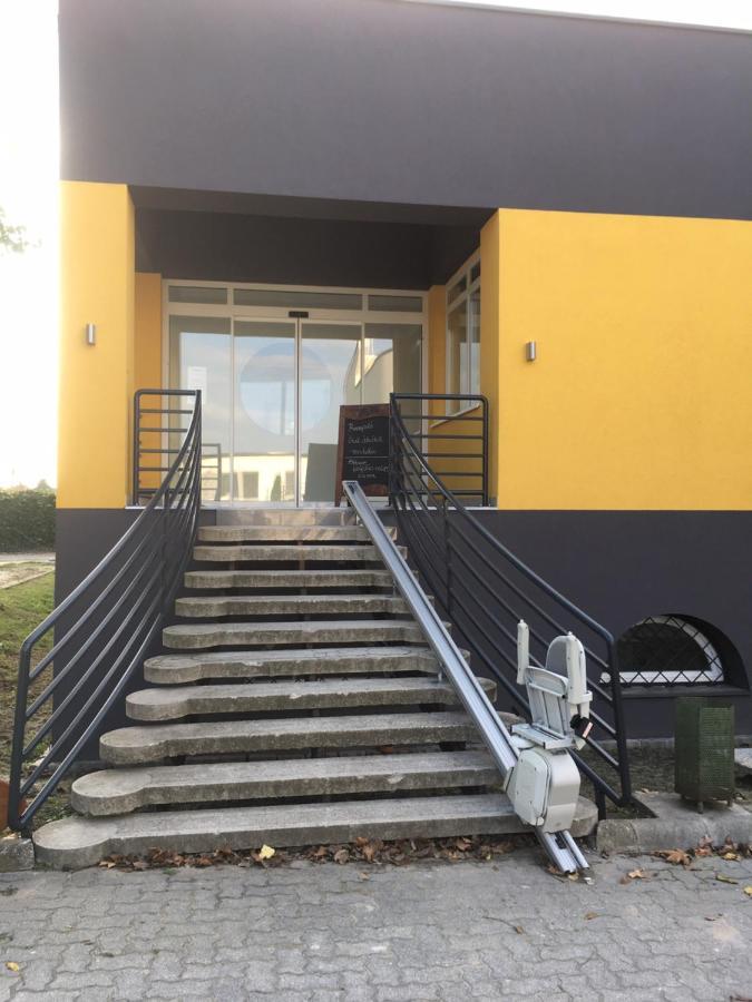 Nautilus Étterem és Panzió Hotel Dabas Exterior foto