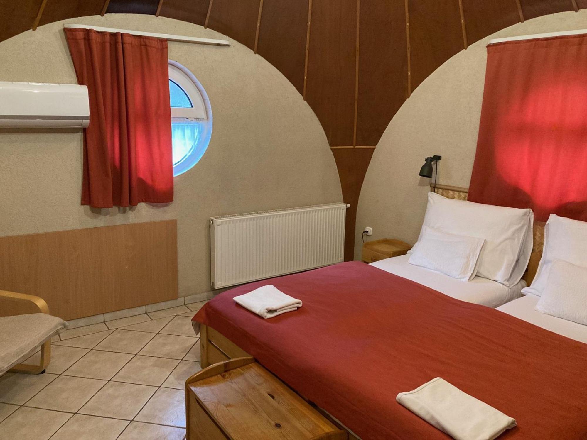 Nautilus Étterem és Panzió Hotel Dabas Exterior foto