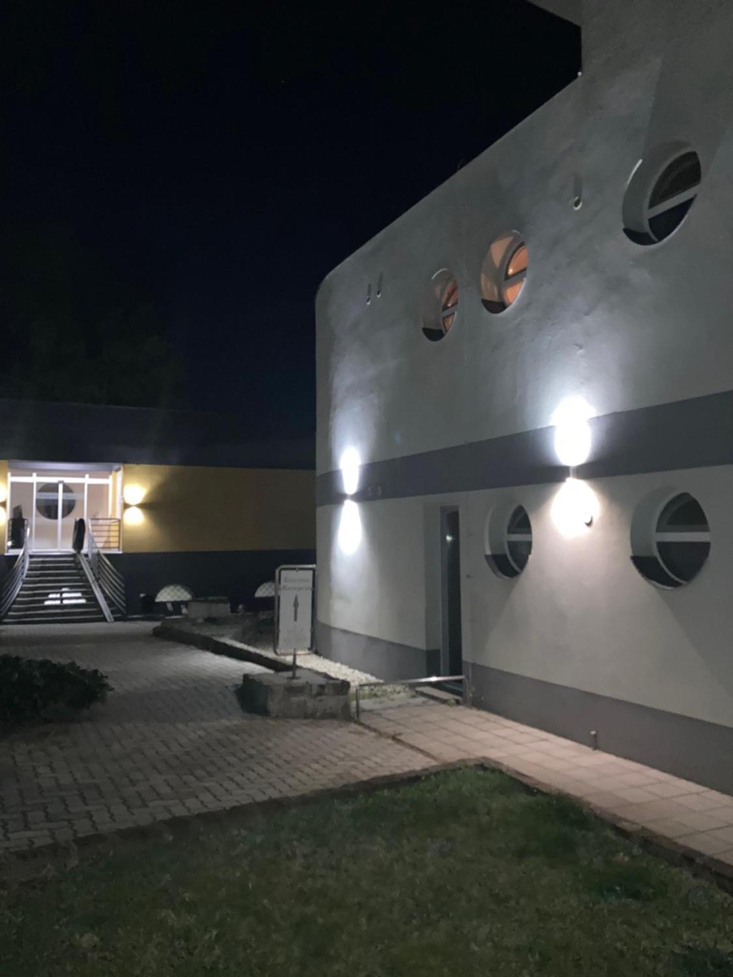 Nautilus Étterem és Panzió Hotel Dabas Exterior foto